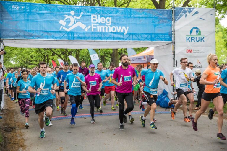 Start biegu firmowego.